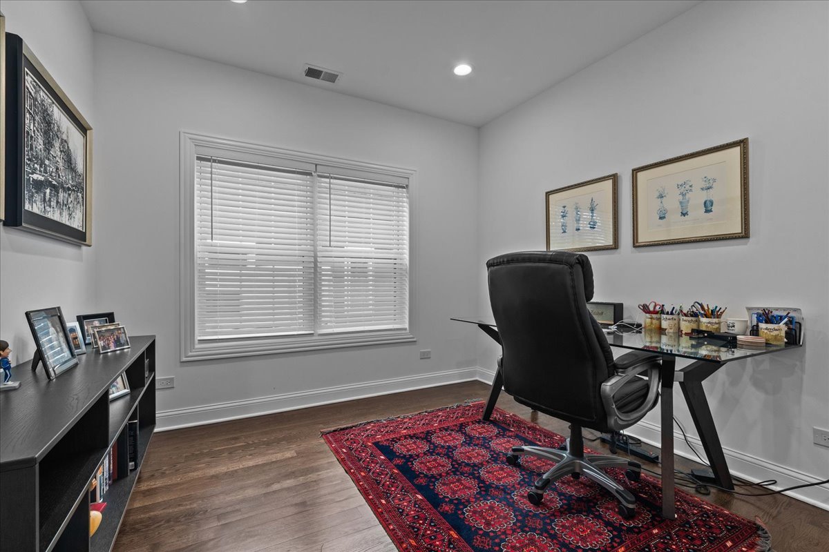 880 Willow Road Winnetka, IL 60093 - Photo 8 of 23 a workspace with furniture and a window