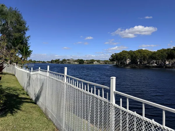 $2,400 | 11509 Northwest 10th Street, Unit 11509, Pembroke Pines, FL 33026