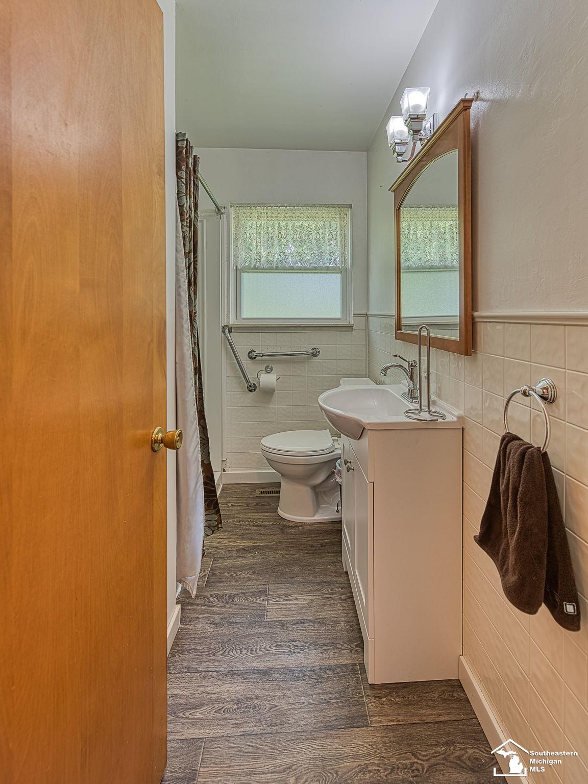 1302 Smith Temperance, MI 48182 - Photo 13 of 24 50116768-13.JPG