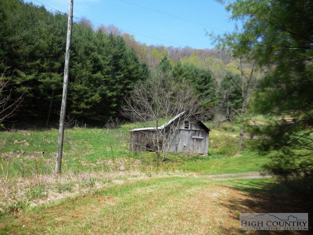 1336 Big Windfall Road Lansing, NC 28643 - Photo 4 of 31