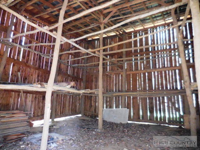 1336 Big Windfall Road Lansing, NC 28643 - Photo 7 of 31
