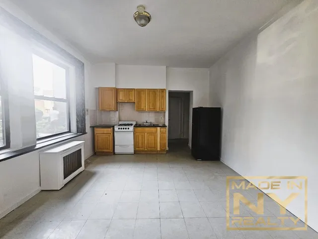 $1,995 | 36-20 168th Street, Unit M4 | Murray Hill - Flushing