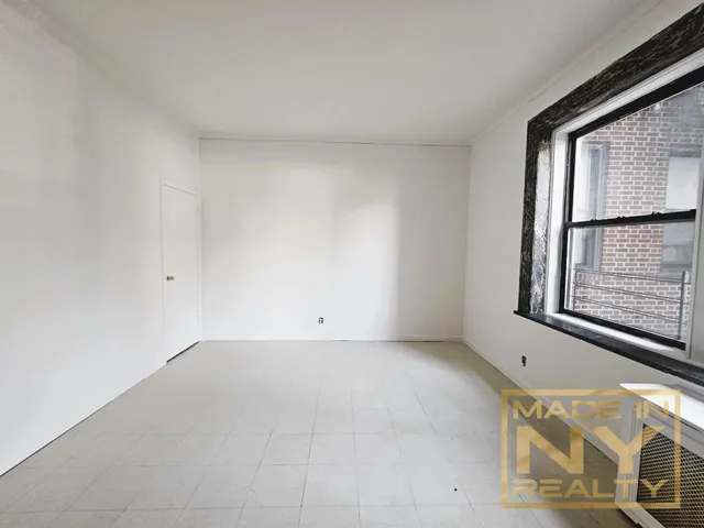$1,995 | 36-20 168th Street, Unit M4 | Murray Hill - Flushing