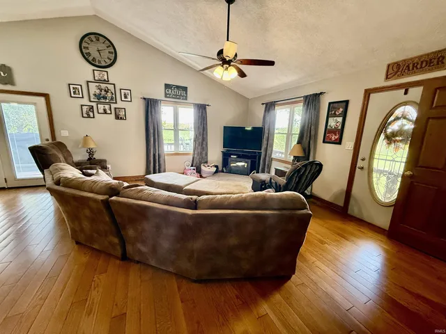 $325,000 | 2466 Highway 231, Loogootee, IN 47553