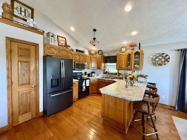 $325,000 | 2466 Highway 231, Loogootee, IN 47553