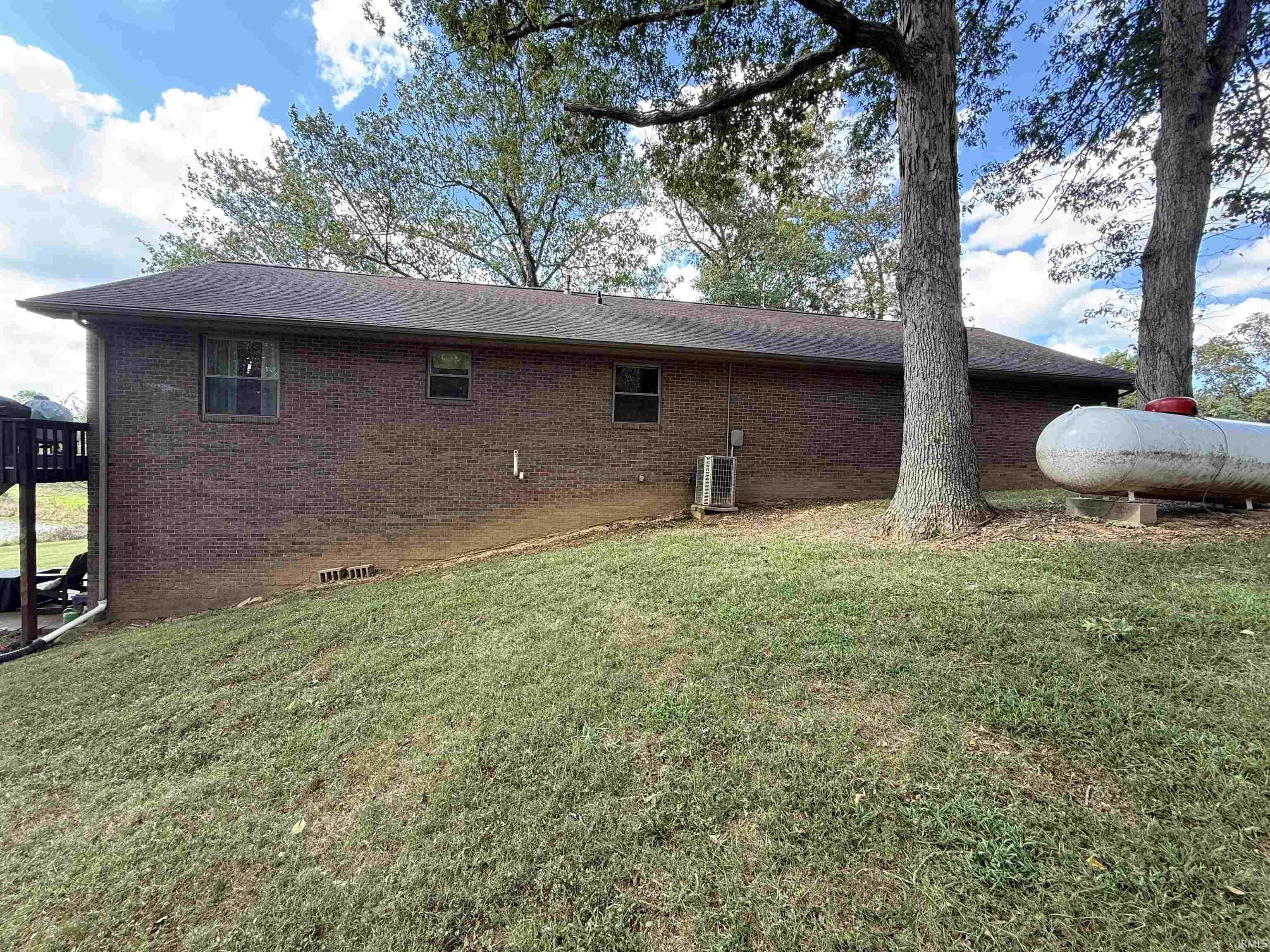 2466 Highway 231 Loogootee, IN 47553 - Photo 5 of 36