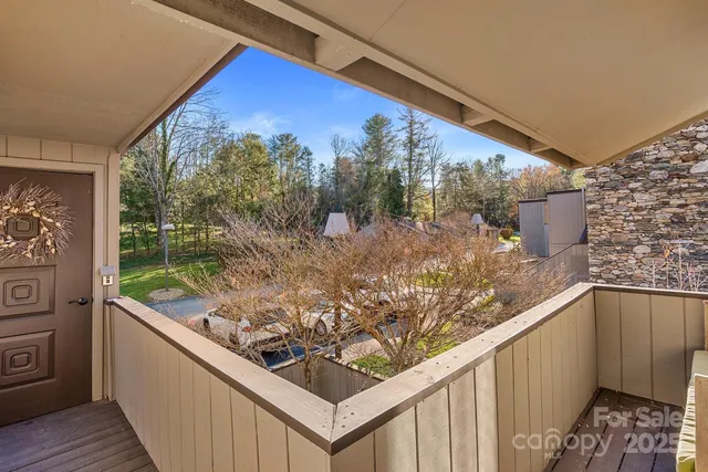 $400,000 | 16 Lakemoor Lane, Hendersonville, NC 28739