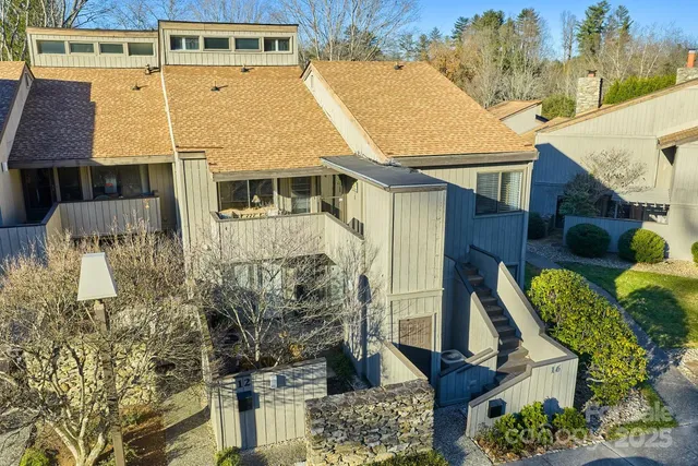 $400,000 | 16 Lakemoor Lane, Hendersonville, NC 28739