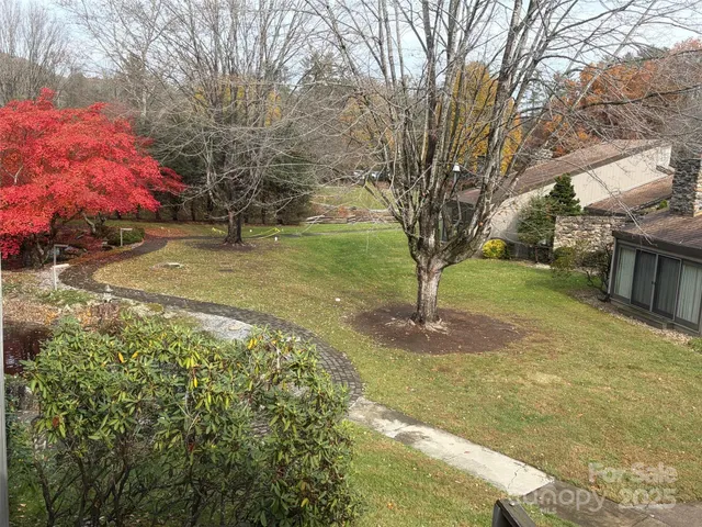 $400,000 | 16 Lakemoor Lane, Hendersonville, NC 28739