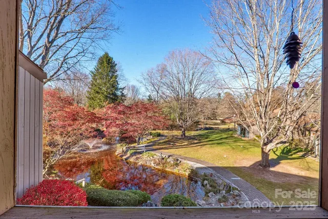 $400,000 | 16 Lakemoor Lane, Hendersonville, NC 28739