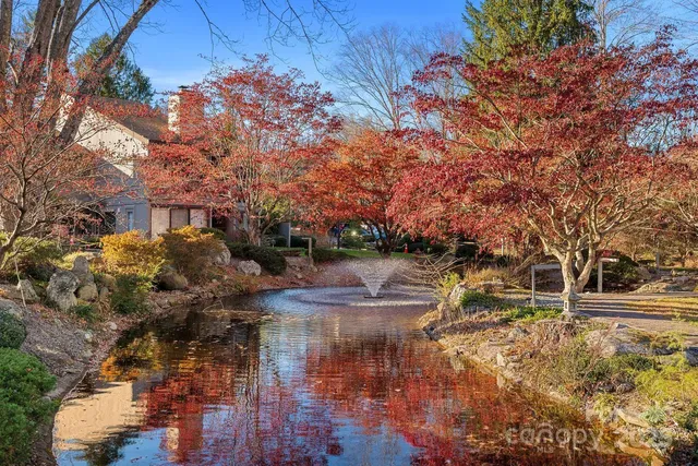 $400,000 | 16 Lakemoor Lane, Hendersonville, NC 28739