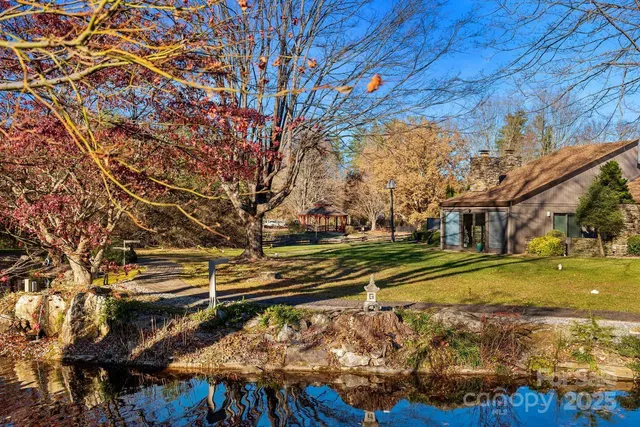 $400,000 | 16 Lakemoor Lane, Hendersonville, NC 28739