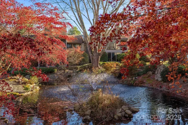 $400,000 | 16 Lakemoor Lane, Hendersonville, NC 28739