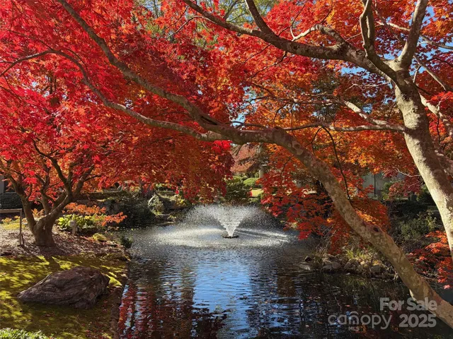 $400,000 | 16 Lakemoor Lane, Hendersonville, NC 28739