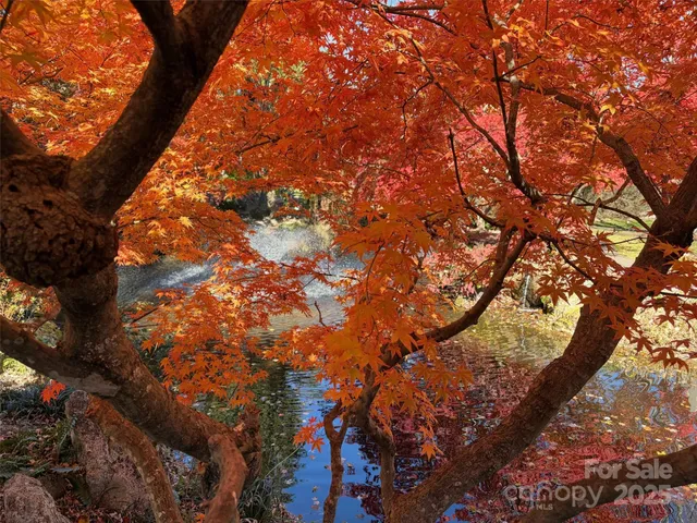 $400,000 | 16 Lakemoor Lane, Hendersonville, NC 28739