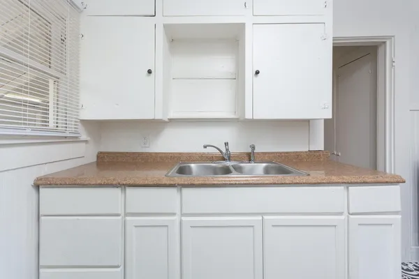 $1,800 | 57 Chalmers Avenue, Austin, TX 78702