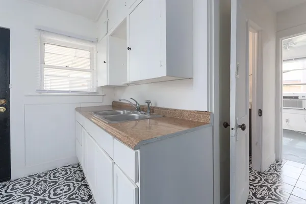 $1,800 | 57 Chalmers Avenue, Austin, TX 78702