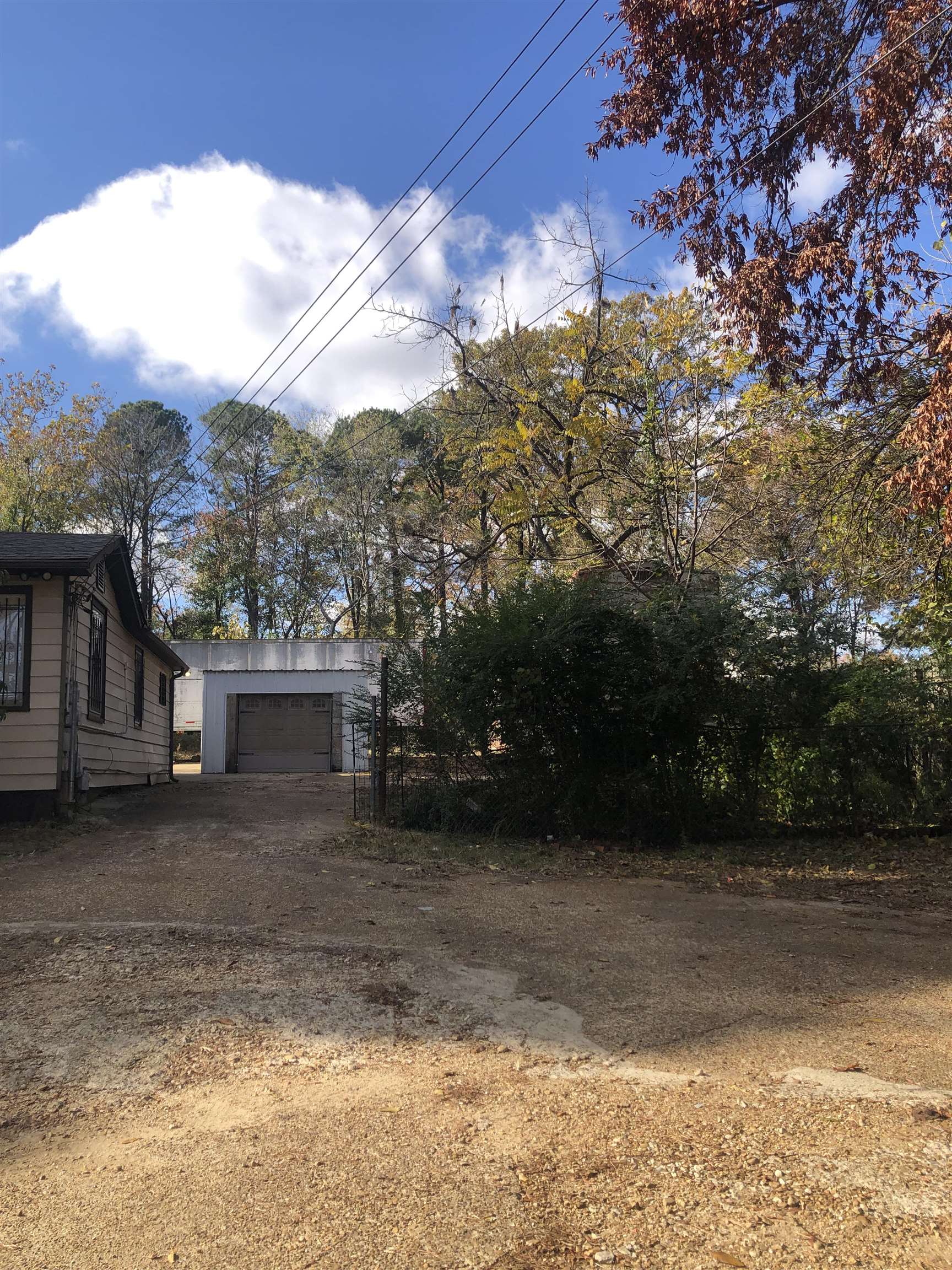 4297 Prescott Road Memphis, TN 38118 - Photo 2 of 14 a view of a yard with a house