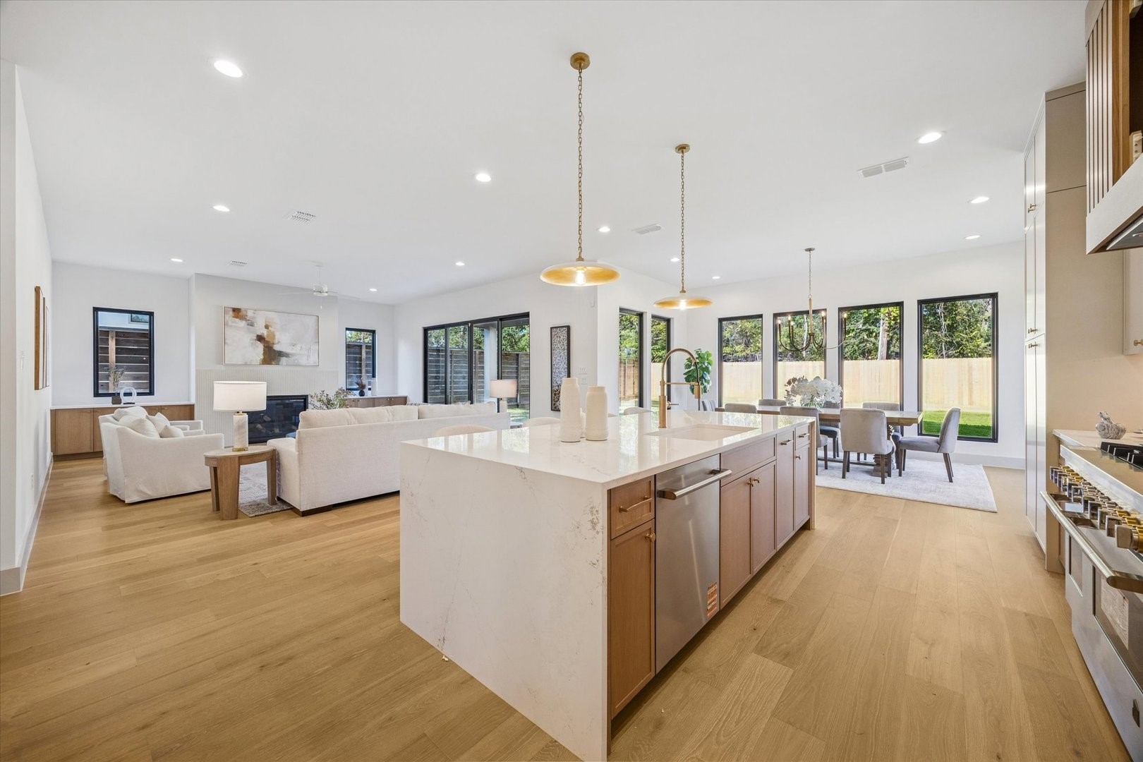 910 West 41st Street Houston, TX 77018 - Photo 11 of 33