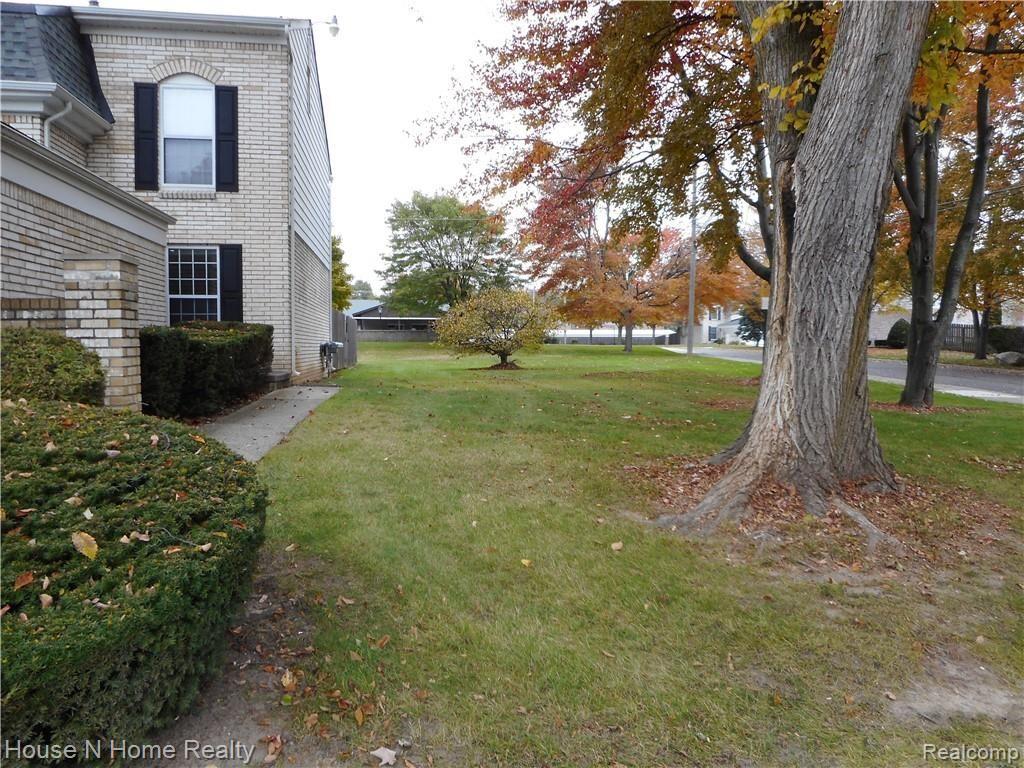 92 Manor Way Rochester Hills, MI 48309 - Photo 3 of 35