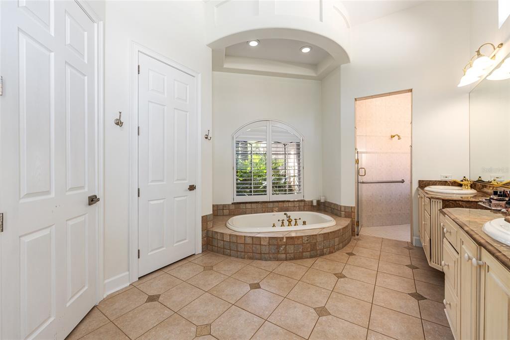 708 Southeast 44th Road Ocala, FL 34480 - Photo 41 of 76 a view of a bathroom with a sink a mirror and a bathtub