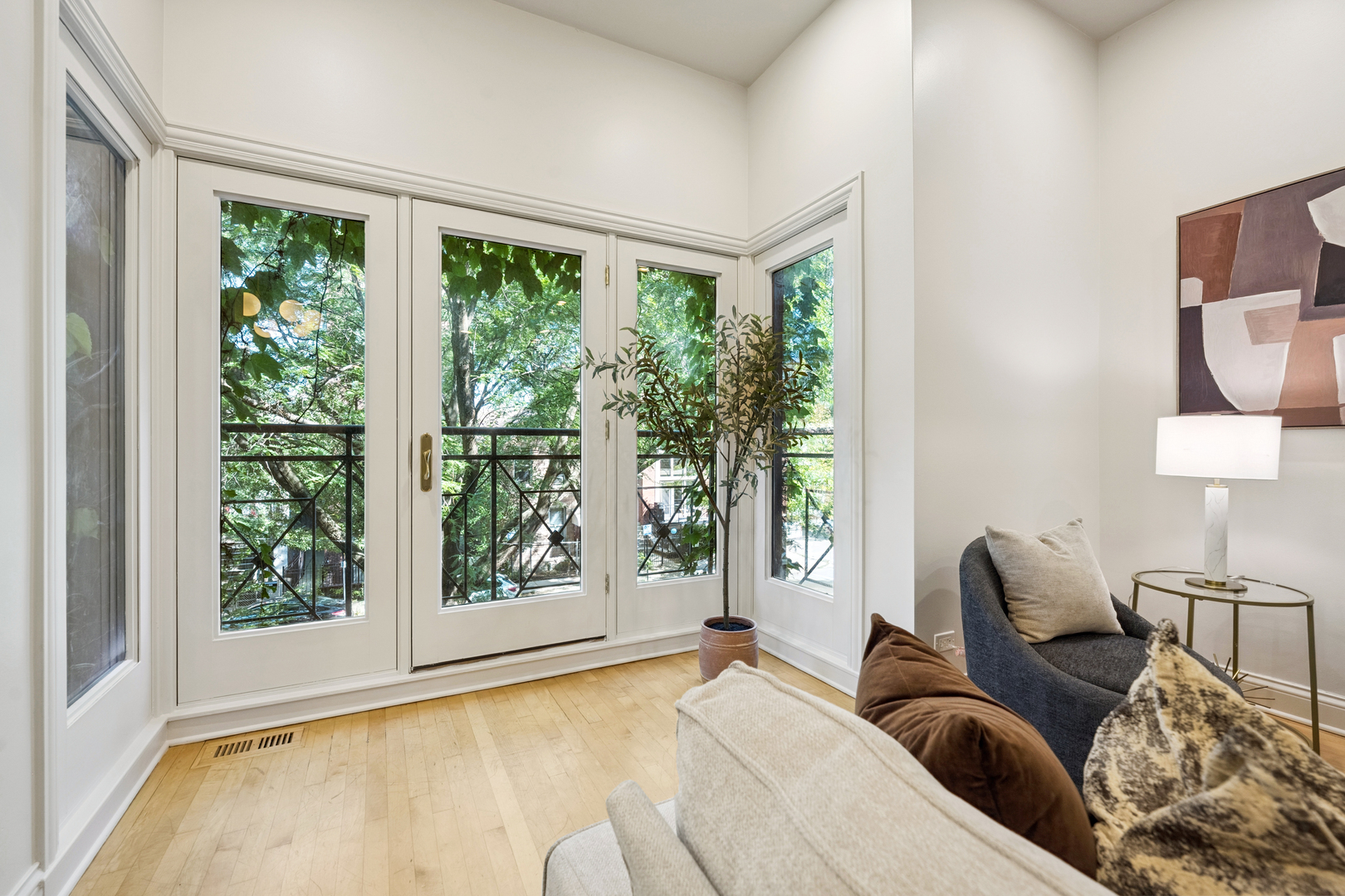 906 North Hermitage Avenue, Unit 2 Chicago, IL 60622 - Photo 12 of 27