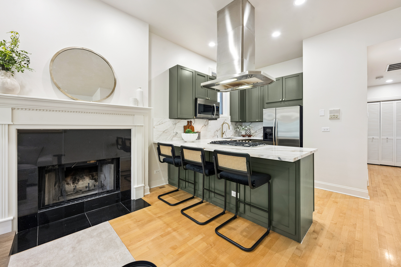 906 North Hermitage Avenue, Unit 2 Chicago, IL 60622 - Photo 14 of 27