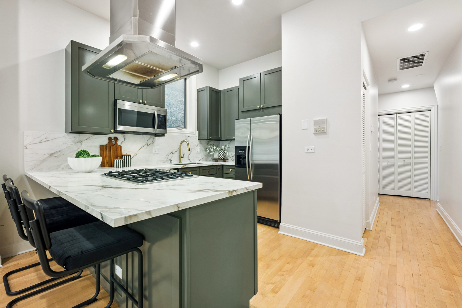 906 North Hermitage Avenue, Unit 2 Chicago, IL 60622 - Photo 16 of 27