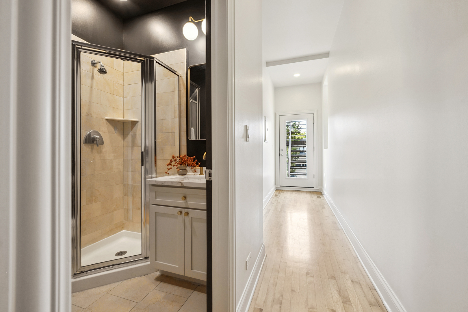 906 North Hermitage Avenue, Unit 2 Chicago, IL 60622 - Photo 25 of 27