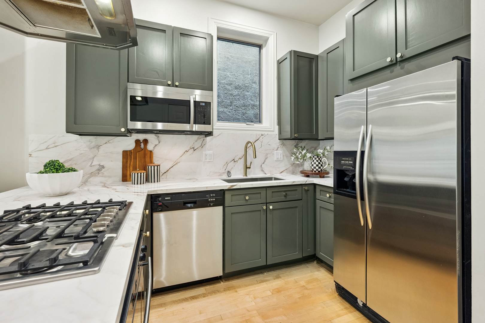 906 North Hermitage Avenue, Unit 2 Chicago, IL 60622 - Photo 3 of 27