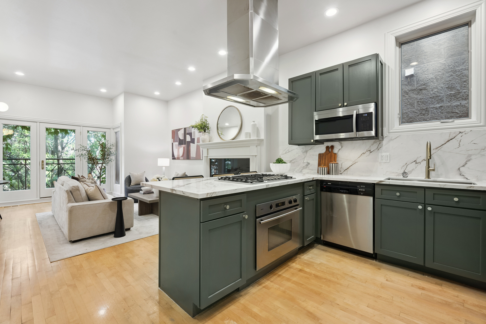 906 North Hermitage Avenue, Unit 2 Chicago, IL 60622 - Photo 4 of 27