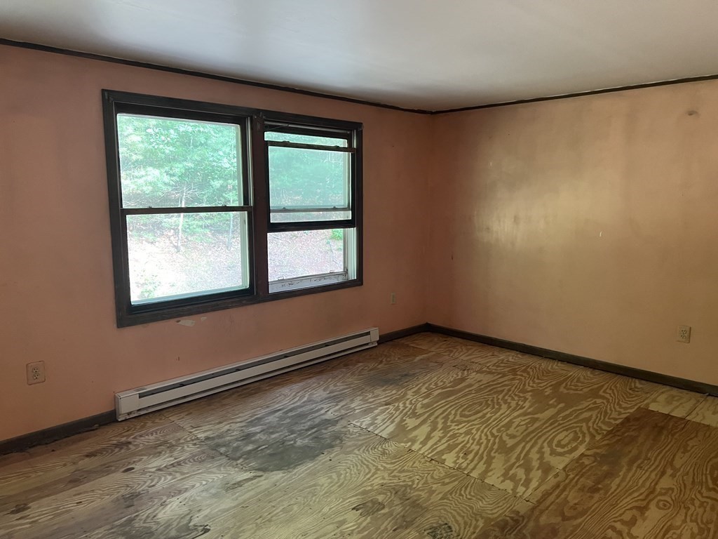 290 Little Alum Road Brimfield, MA 01010 - Photo 20 of 42 an empty room with a window
