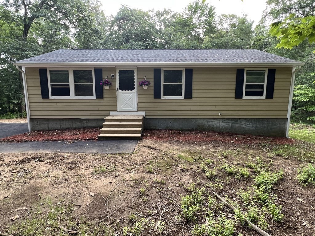 290 Little Alum Road Brimfield, MA 01010 - Photo 3 of 42 a backyard of a house