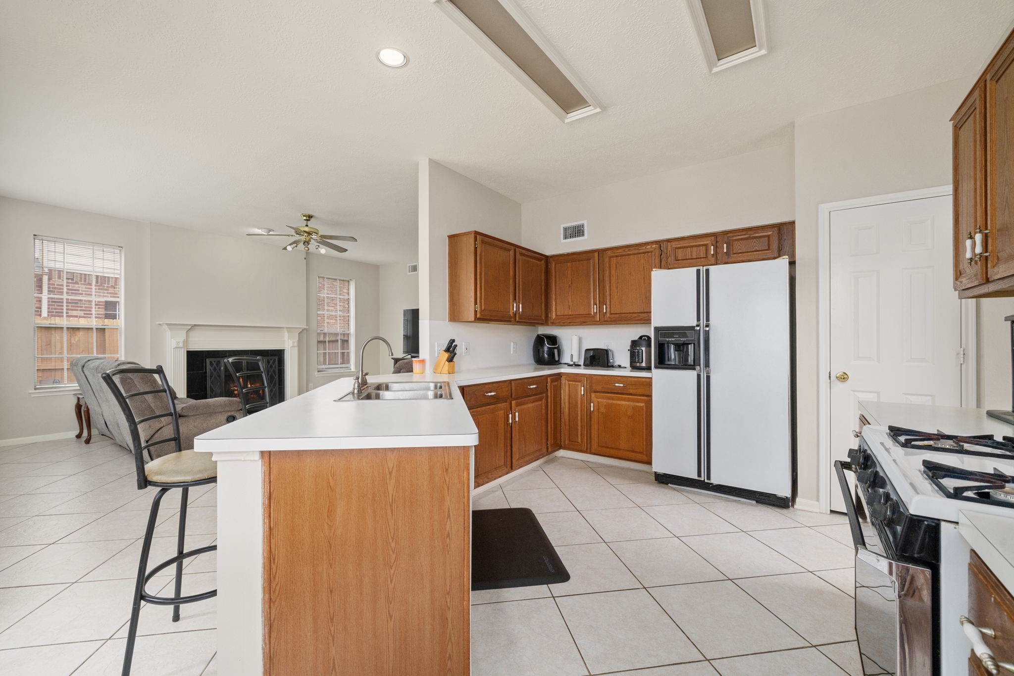 9715 Therrell Drive Houston, TX 77064 - Photo 8 of 33