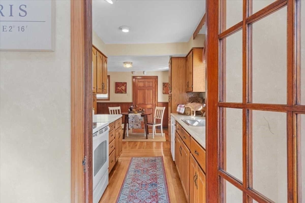 30 Tobin Road Leicester, MA 01611 - Photo 10 of 33 a hallway with dining table and chairs