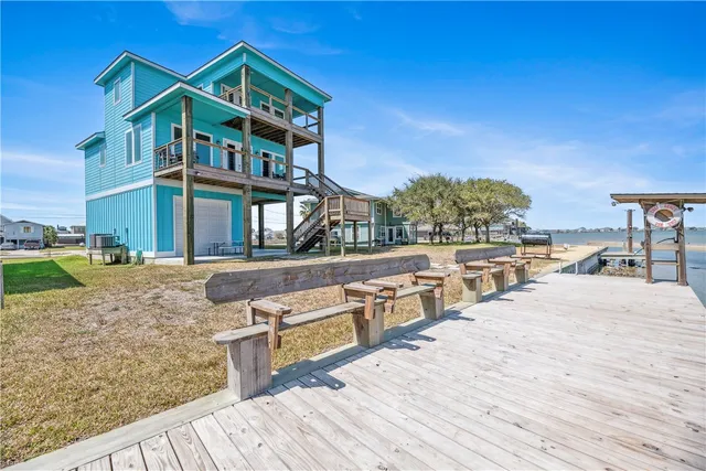 $779,000 | 125 Lakeview Road, Rockport, TX 78382