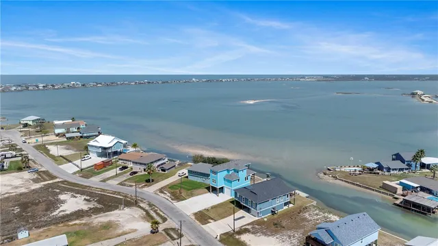 $779,000 | 125 Lakeview Road, Rockport, TX 78382