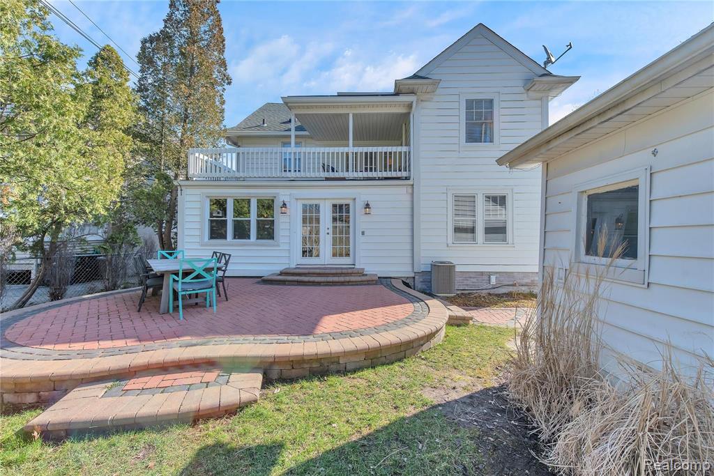 1317 Bishop Road Grosse Pointe Park, MI 48230 - Photo 6 of 42