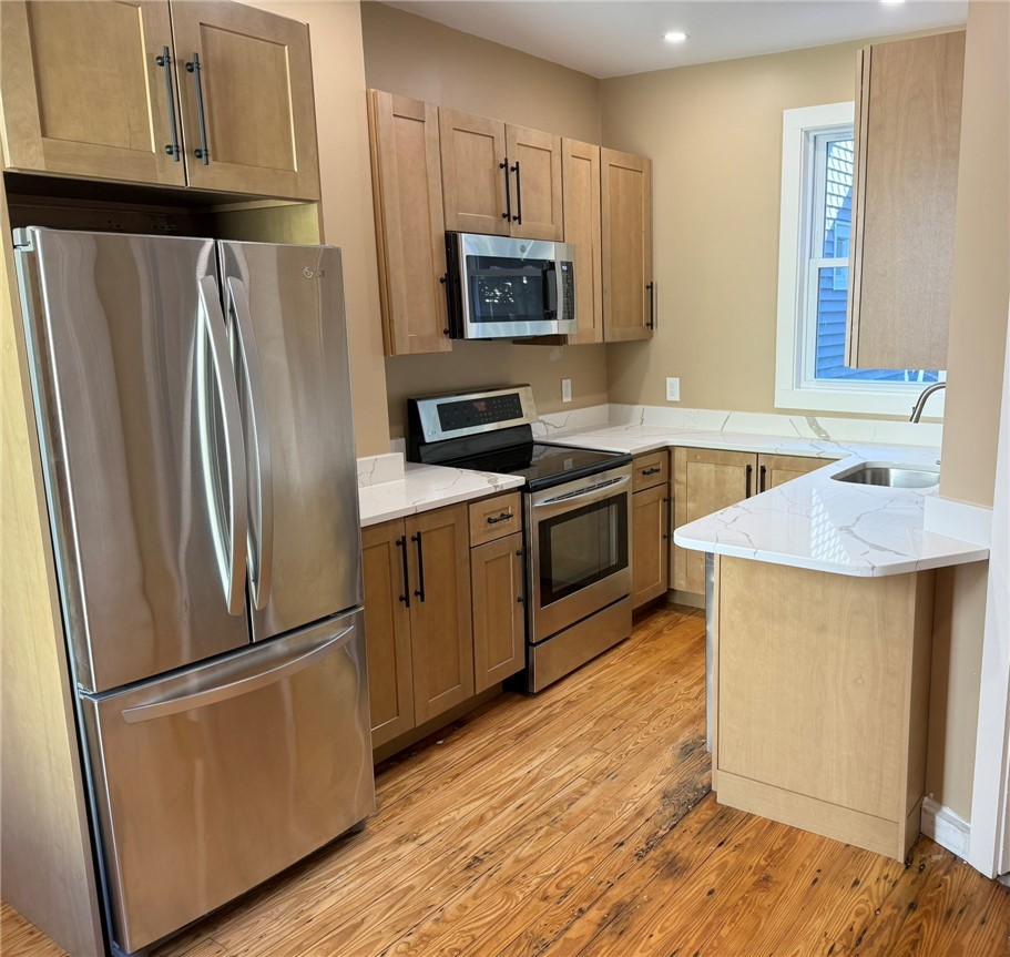 33 Ann Street Newport, RI 02840 - Photo 2 of 13