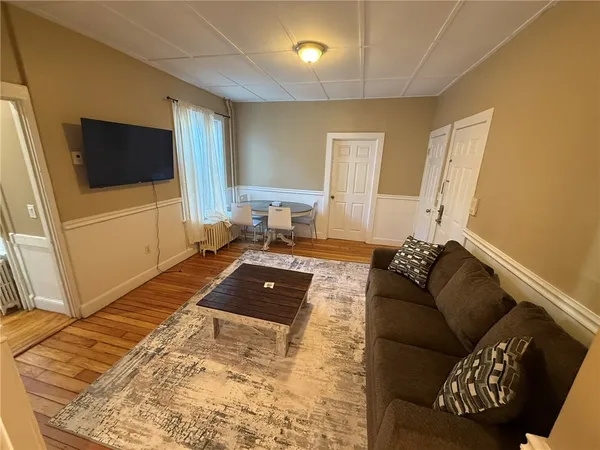 $2,500 | 33 Ann Street, Newport, RI 02840