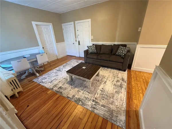 $2,500 | 33 Ann Street, Newport, RI 02840