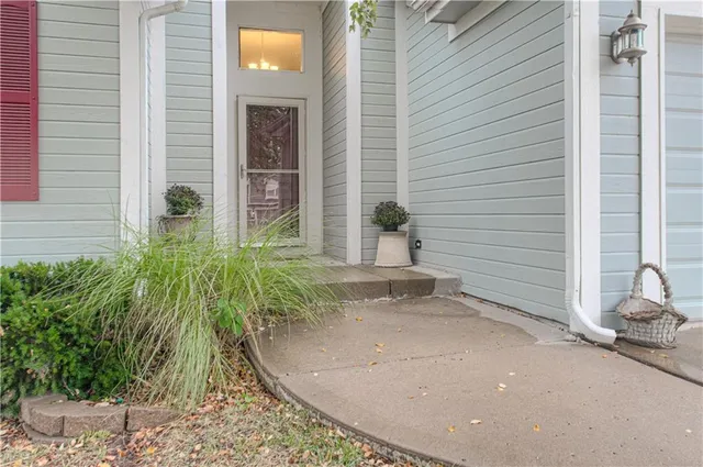 $424,900 | 1004 Hackberry Court, Liberty, MO 64068