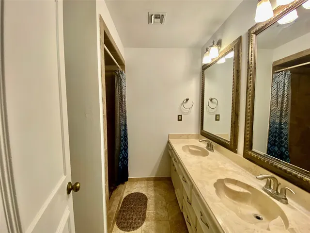 $2,250 | 14216 Horseshoe Bend, Conroe, TX 77384