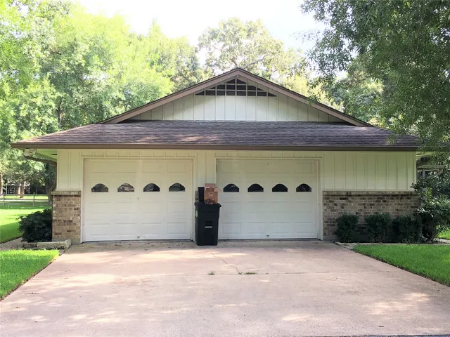 $2,250 | 14216 Horseshoe Bend, Conroe, TX 77384