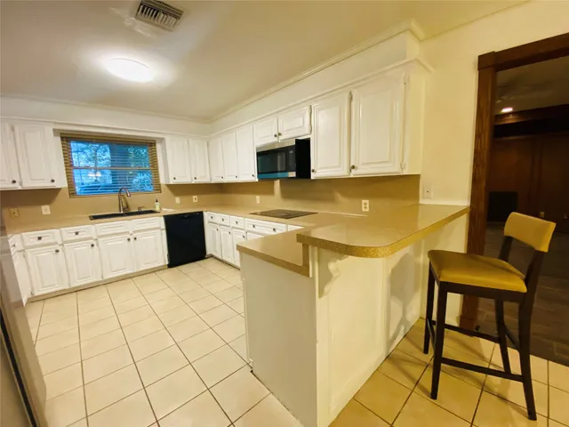 $2,250 | 14216 Horseshoe Bend, Conroe, TX 77384