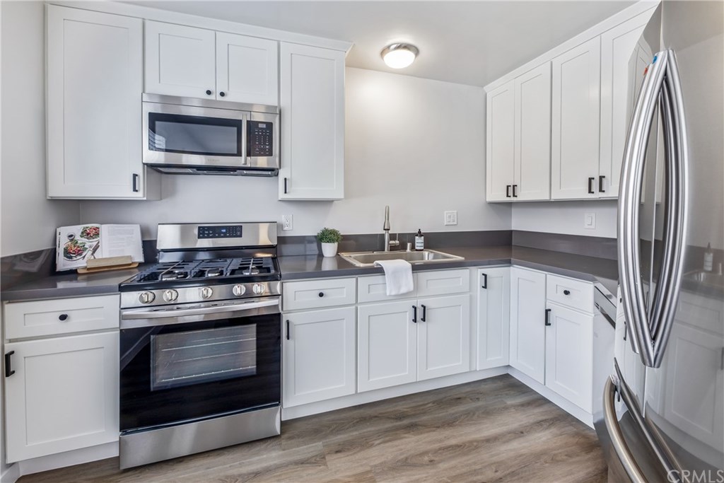 409 12th Street Huntington Beach, CA 92648 - Photo 12 of 17