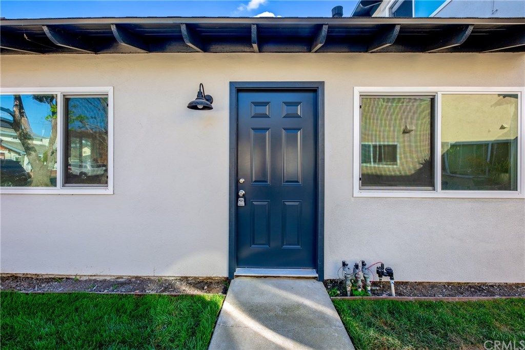 409 12th Street Huntington Beach, CA 92648 - Photo 4 of 17