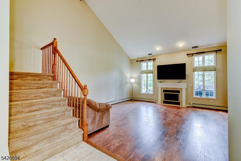 7 Matthew Road Wayne, NJ 07470 - Photo 3 of 37