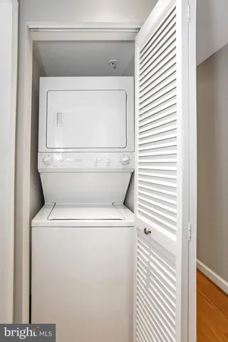 $2,850 | 4079 South Four Mile Run Drive, Unit 402, Arlington, VA 22204