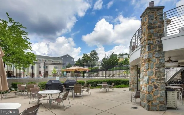 $2,850 | 4079 South Four Mile Run Drive, Unit 402, Arlington, VA 22204